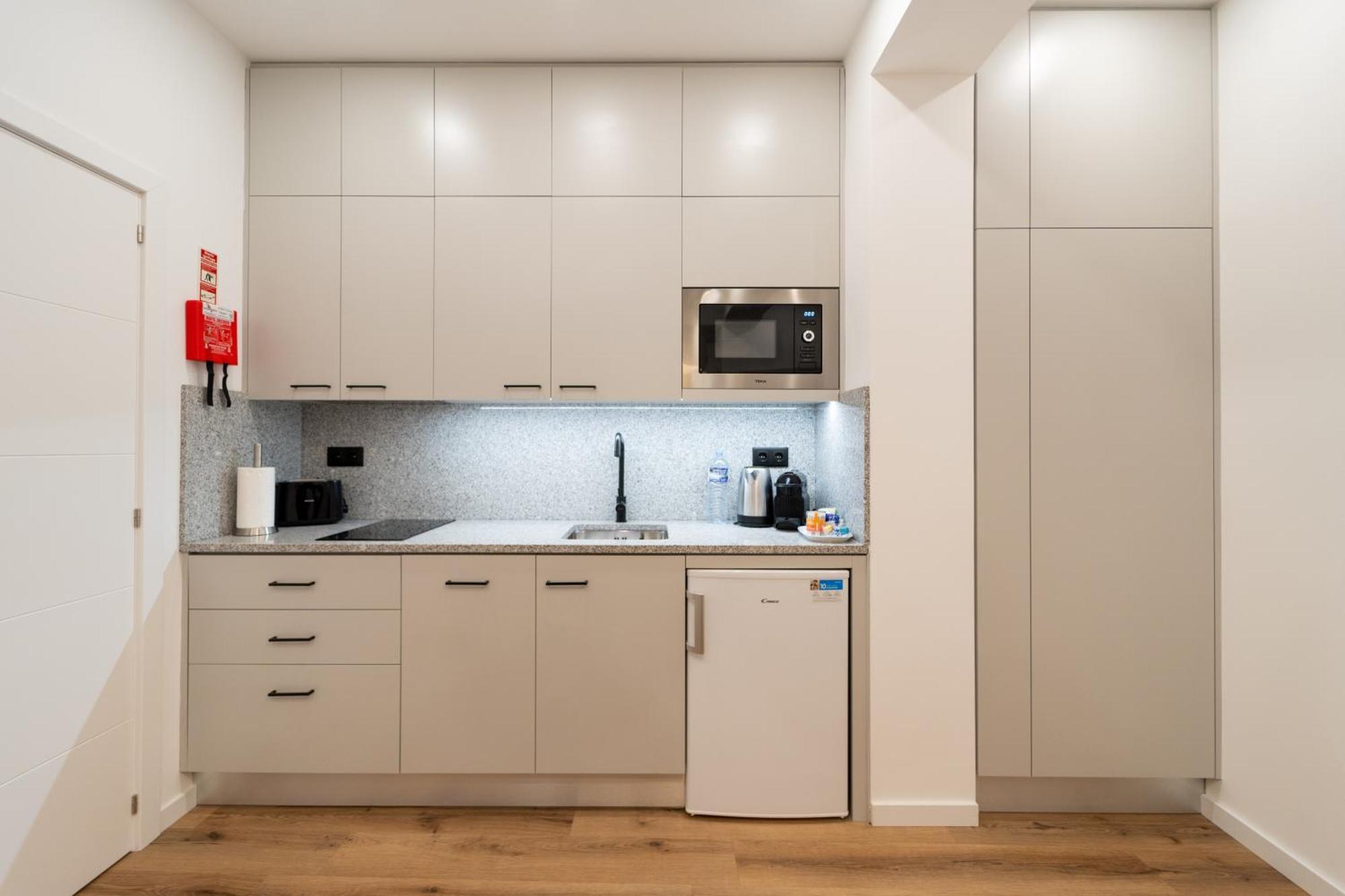 Casa Flores - 2 Bedroom, Lift, Ac, Car Parking - Extra Порту Экстерьер фото