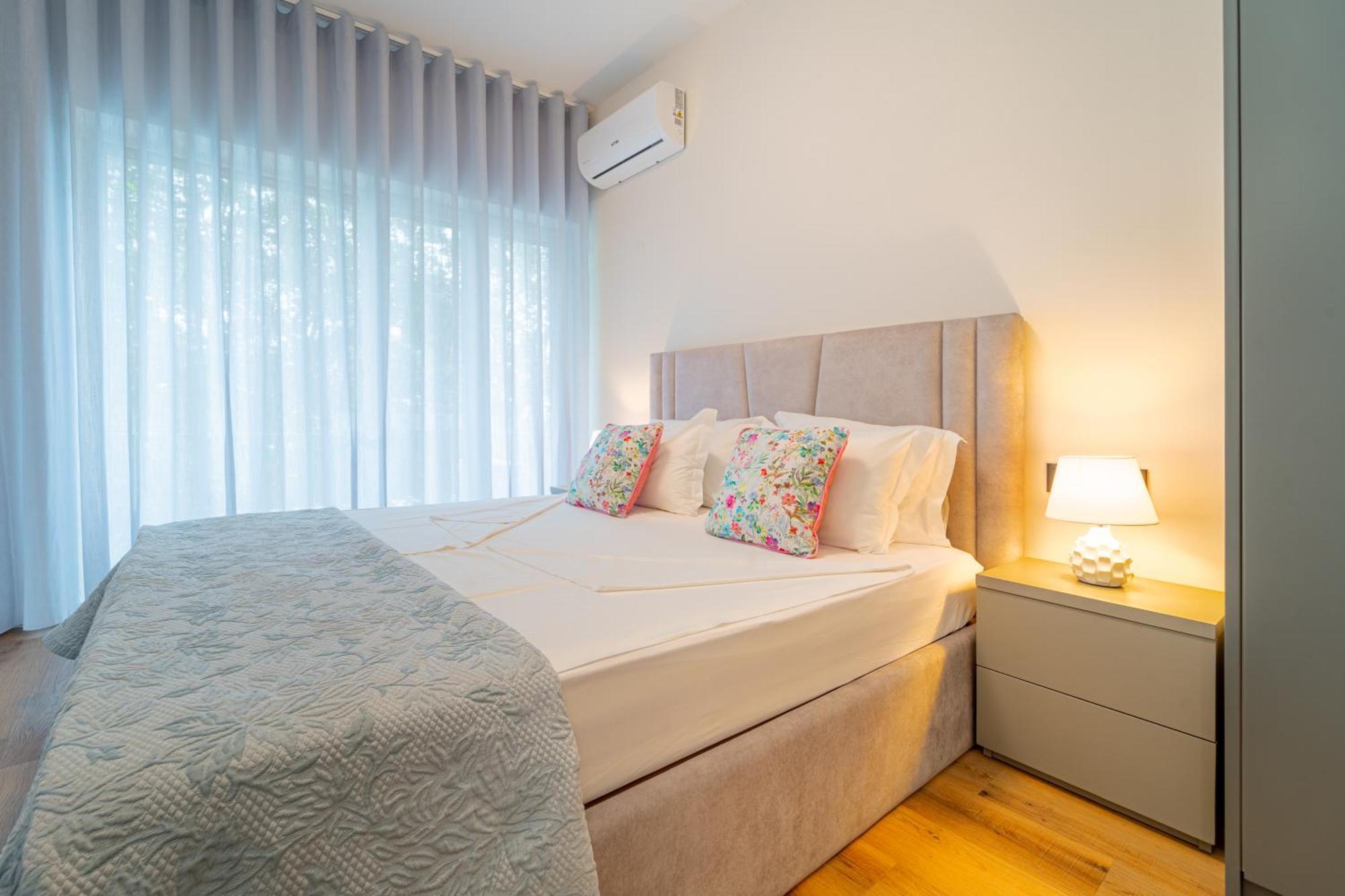 Casa Flores - 2 Bedroom, Lift, Ac, Car Parking - Extra Порту Экстерьер фото